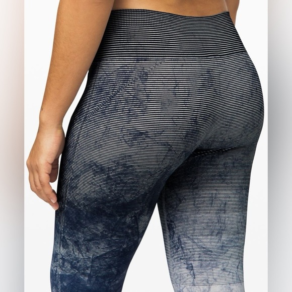 LULULEMON EBB TO TRAIN TIGHT LEGGINGS WASH TIE DYE MARBLE STRIPES NAVY BLUE NWT - Picture 4 of 12